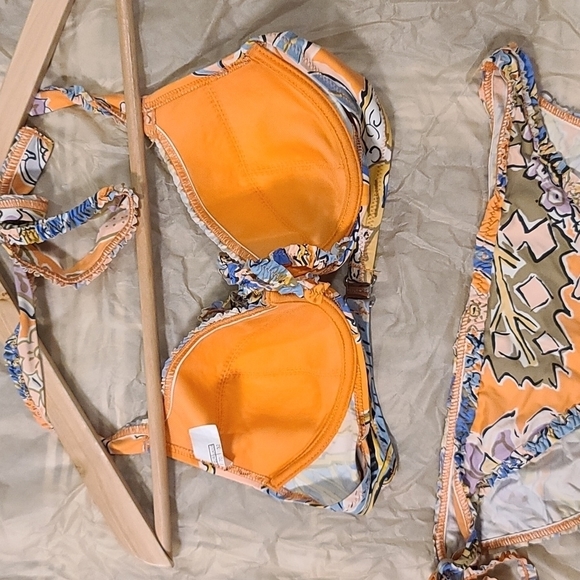 Aubade Paris Ruffle bikini  tropical print, 32C Bra - XS Bottom - Picture 10 of 16